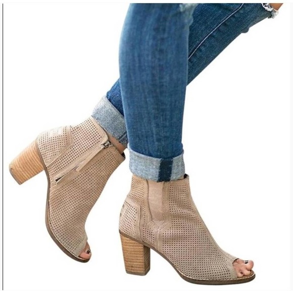 TOMS Majorca Diamond Perforated Suede Peep Toe Booties Desert Taupe Size 5.5 - Picture 9 of 11